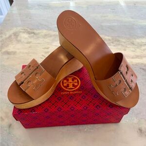 Tory Burch Ines Leather Tan Gold Slide in Wedge